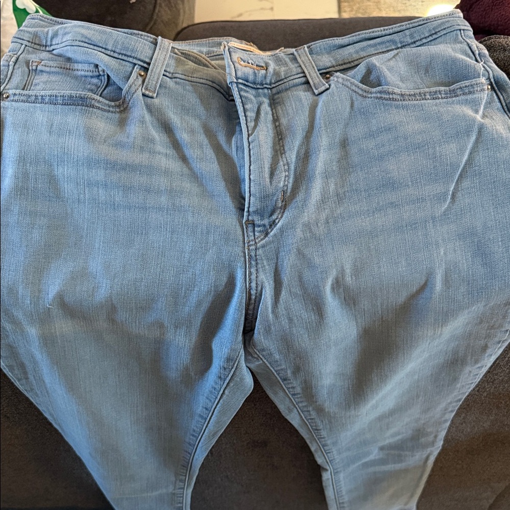 Levi's Women's Light Blue 311 Shaping Skinny Jeans Short